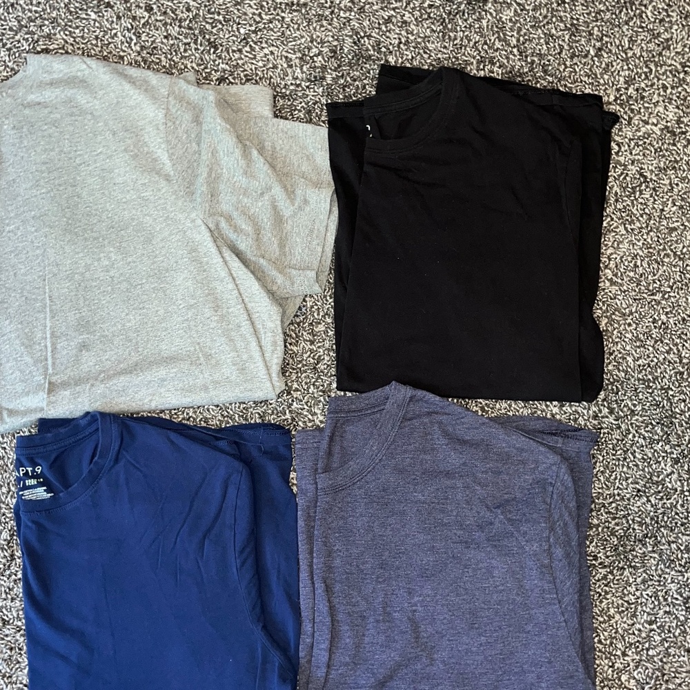 Men’s 2x plain tee shirts, black,grey, and blue XXl shirts